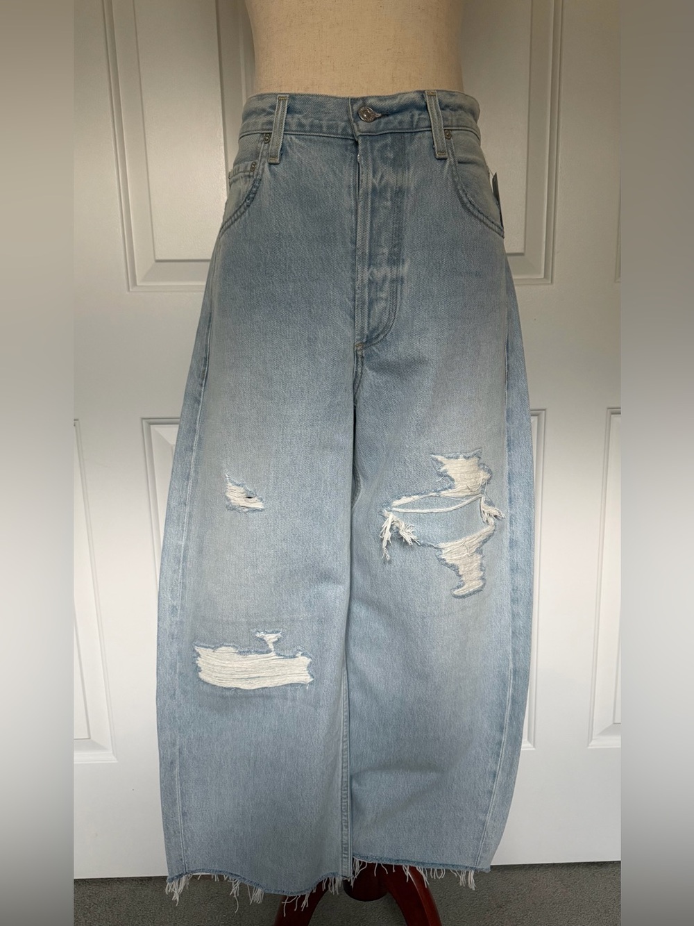Citizens of Humanity Ayla Raw Hem Crop Jeans in Vaquero - Size 28